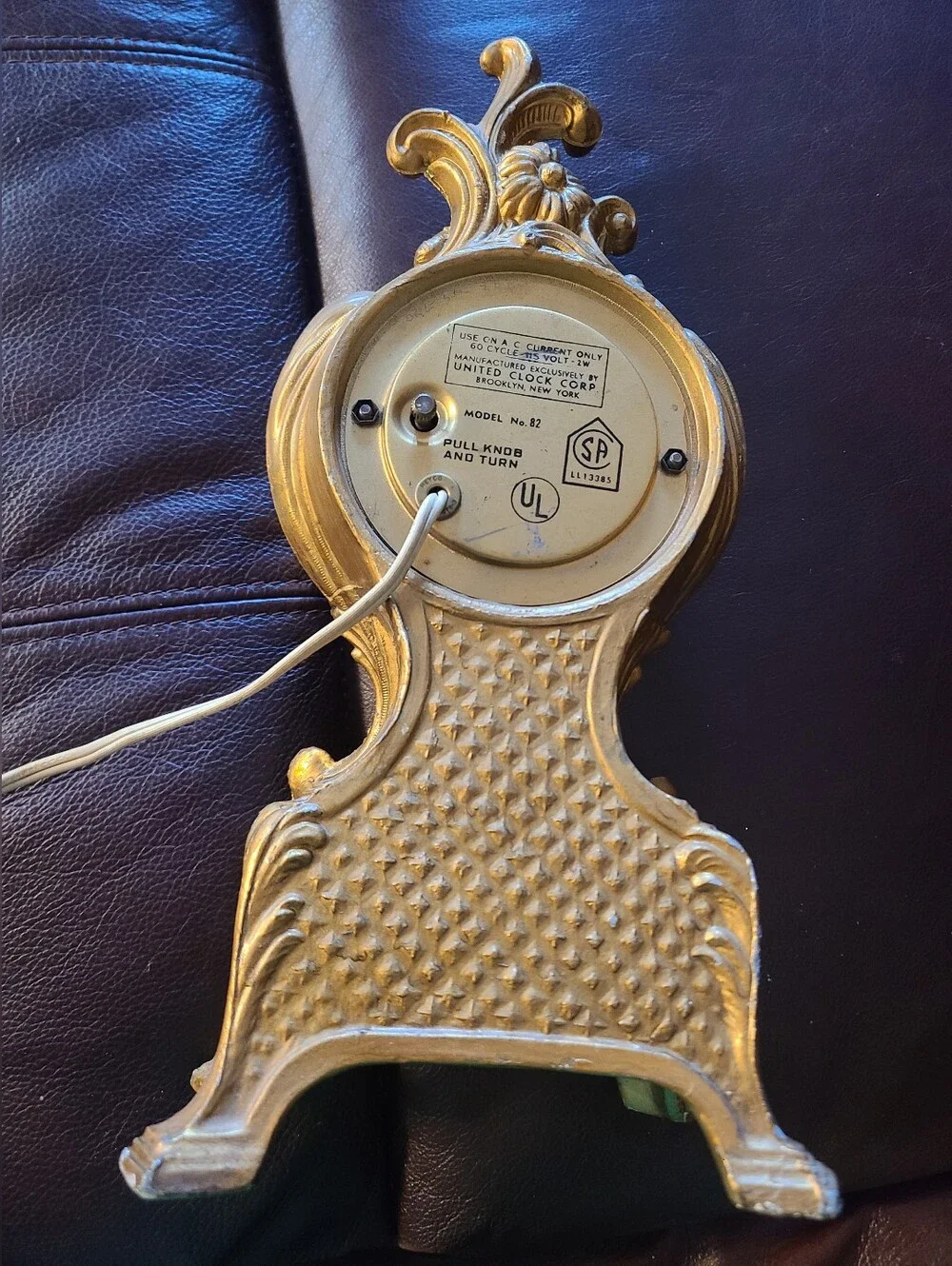 Vintage United Clock Corp Electric Model 82 Cast Metal Mantle Clock - Working
